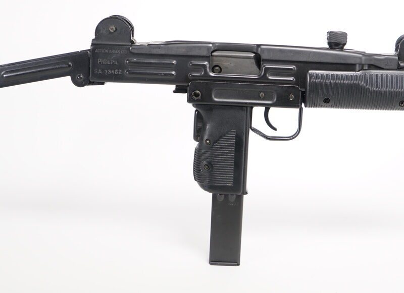 IMI UZI MACHINE GUN